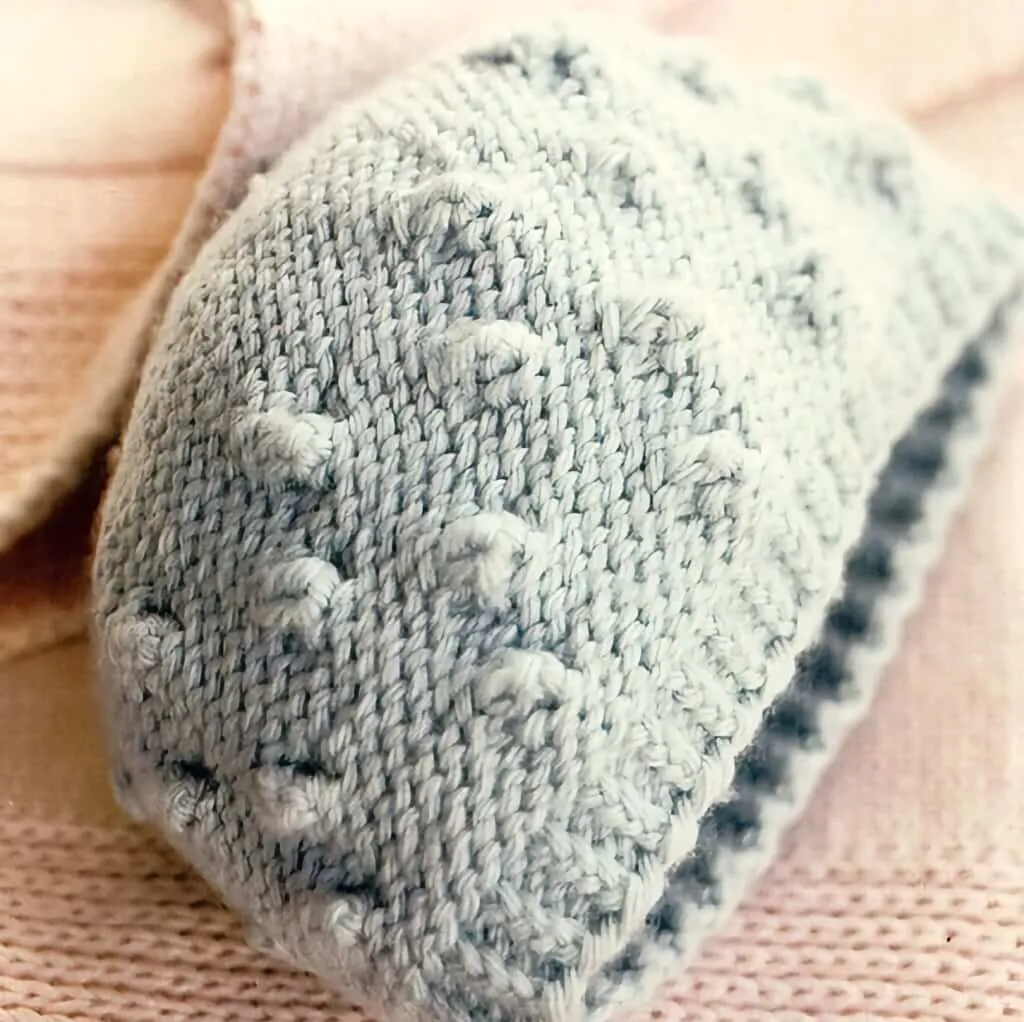 Hats, Mittens & Scarves: 25 Cool and Cozy Knitted Projects by Andrea Tung